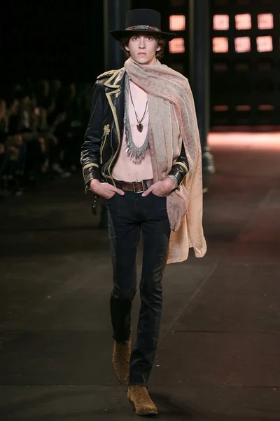 Look 17